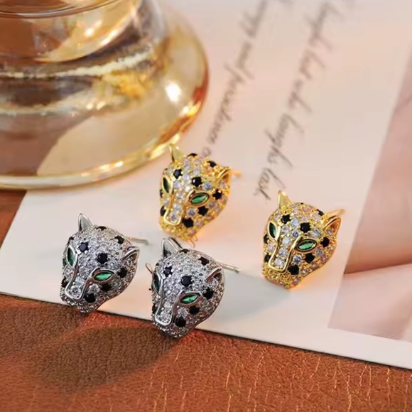 Panthere Gold Green Eyes Stud Earrings - Picture 6 of 7